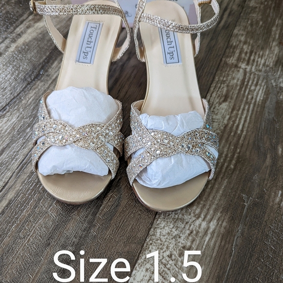 Touch-up Girls Heels -size 1.5 - Picture 2 of 4